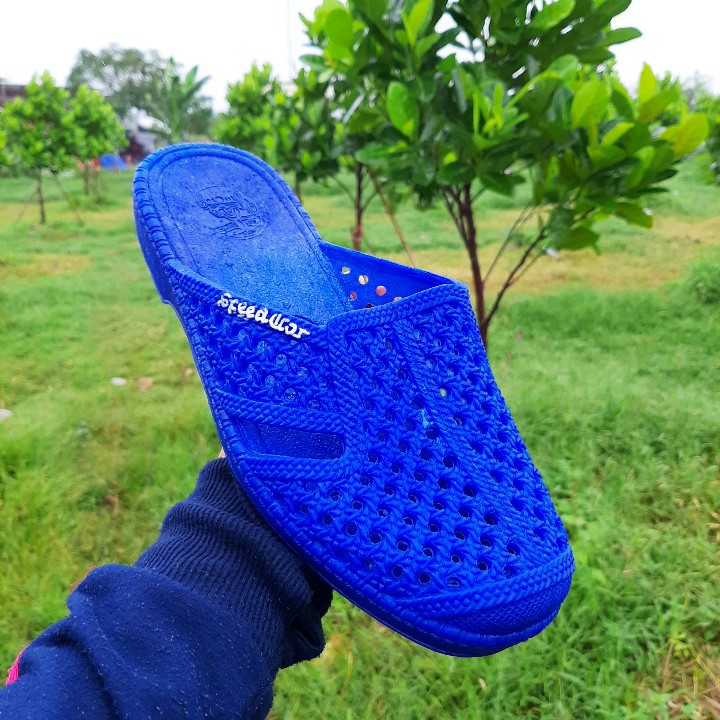Plastic Honeycomb Slippers with Closed Toe for Rain