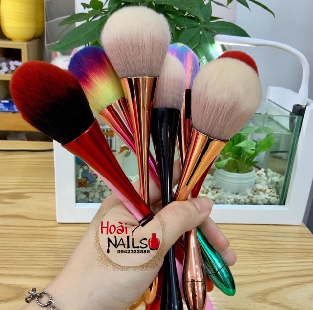 Chổi phủi nail cán dài ( giao màu ngẫu nhiên) phụ kiện nail