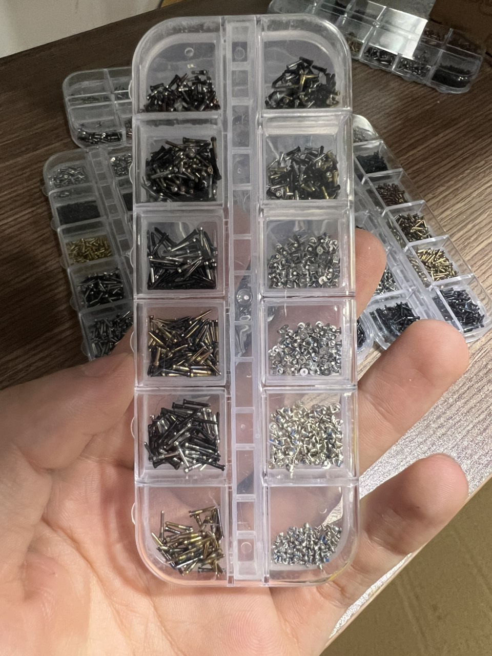 Bộ Ốc Sửa Chữa Điện Thoại 1000 Con | 400 Ốc Main + Ốc Đít Dùng Cho iPhone 8G – 16 Pro Max