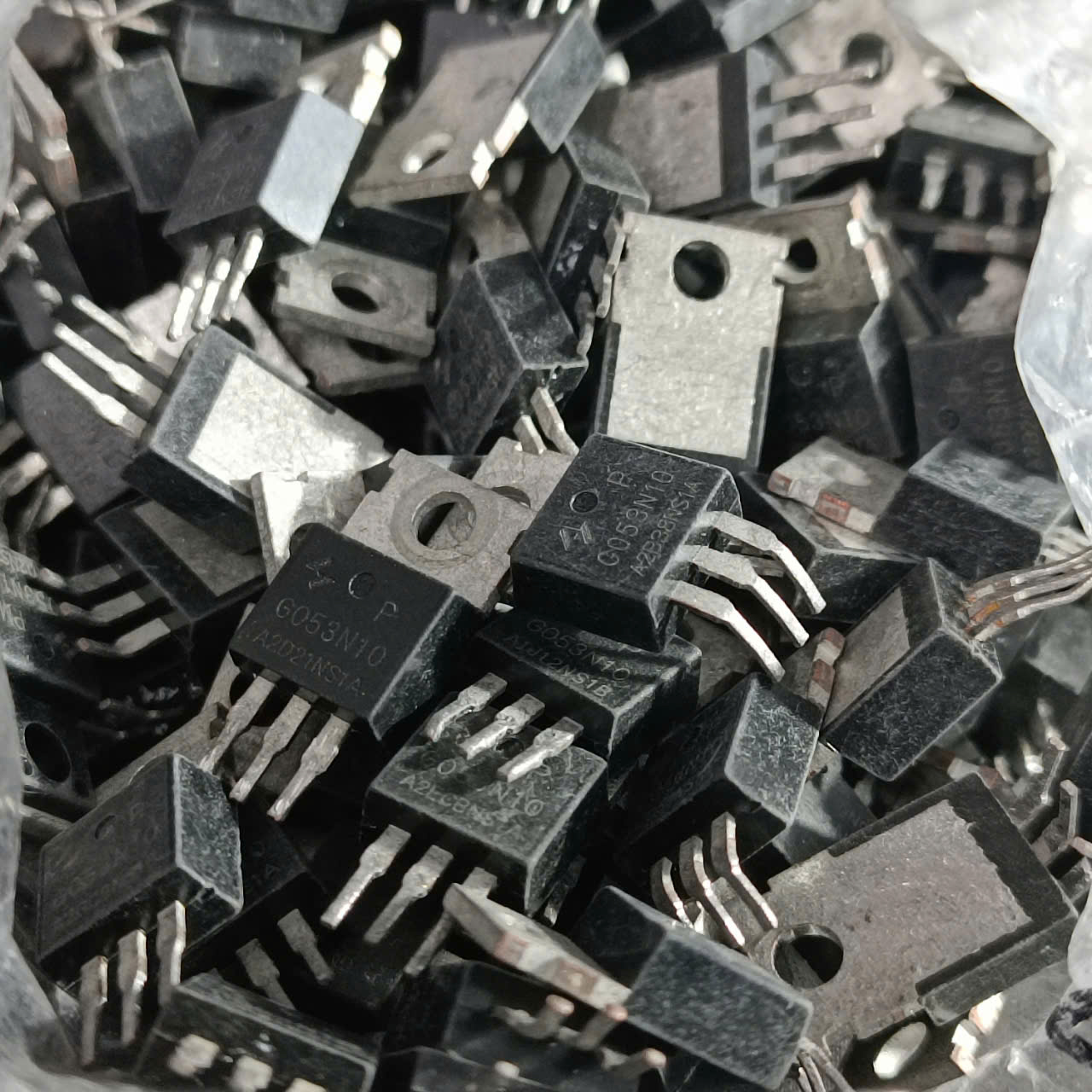 Pnp Transistors 10-Piece G053N10 MOS Transistor TO-220 - N-Channel