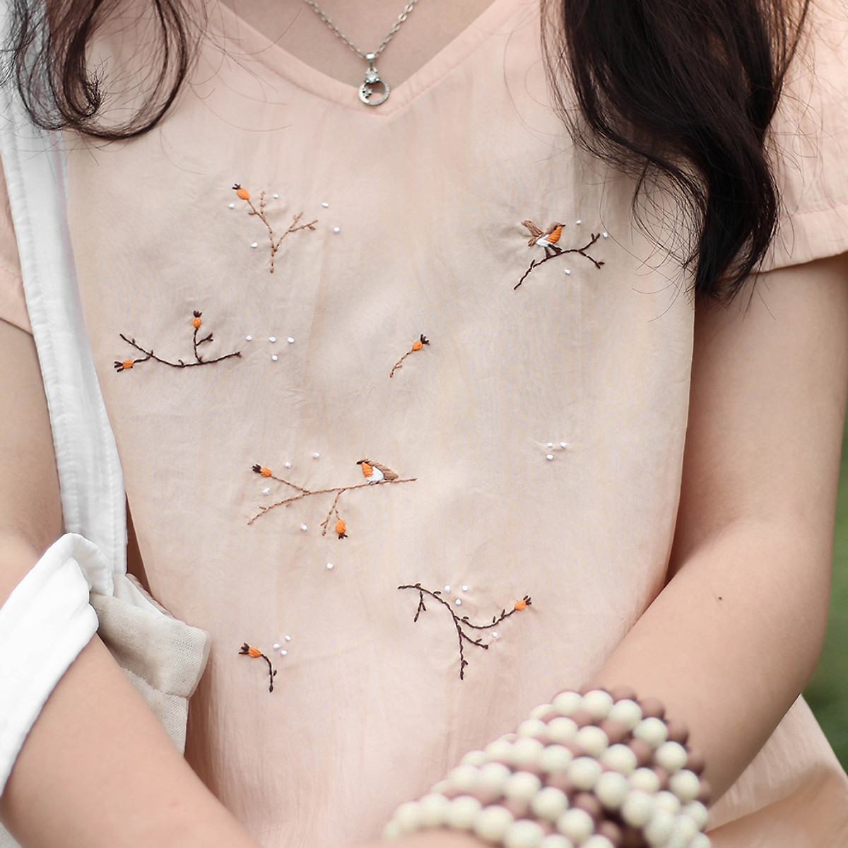 Áo Lụa Tơ Tằm Cổ Tim Thêu Tay