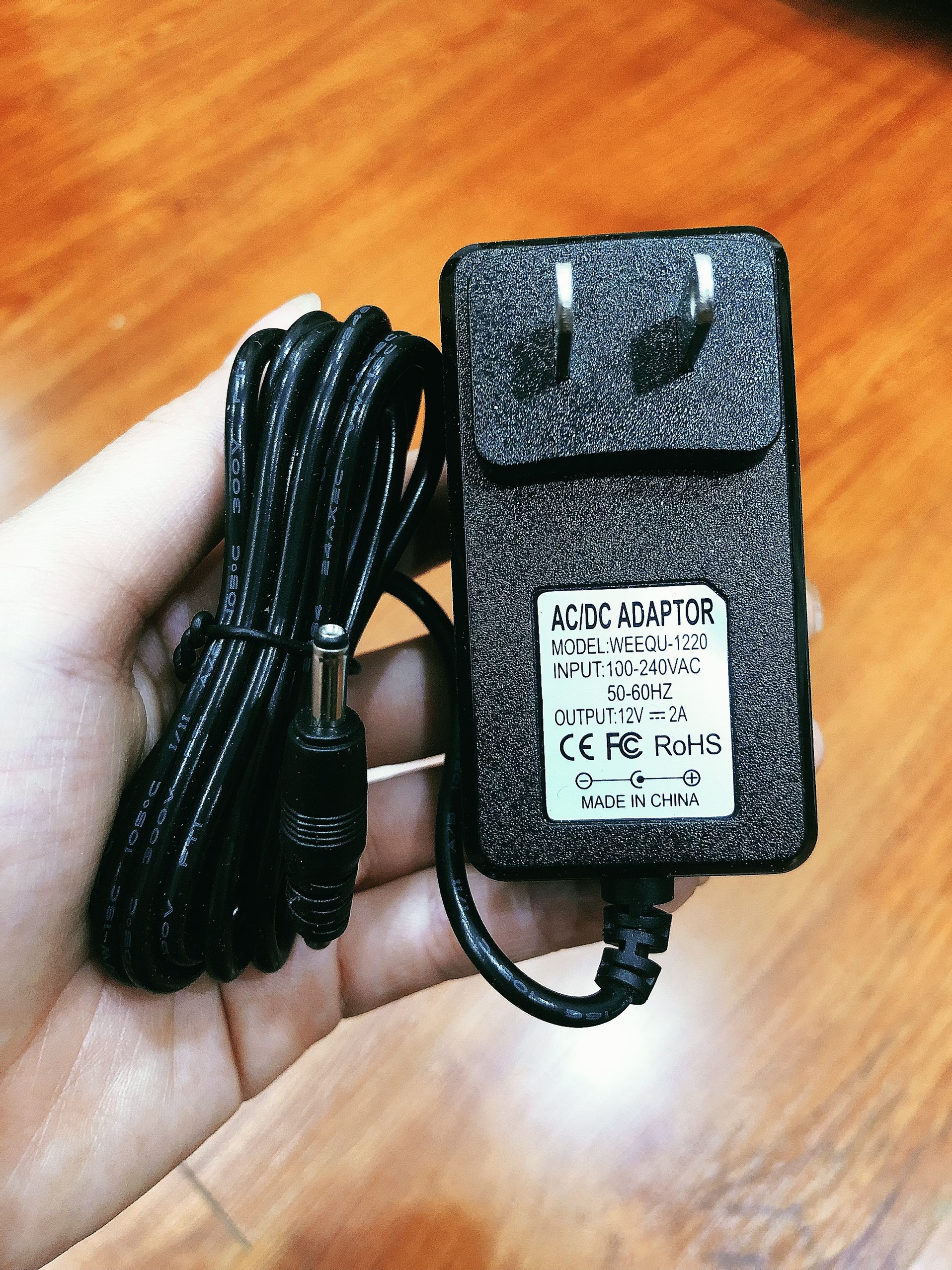 Cục sạc laptop Masstel E140 12V 2A
