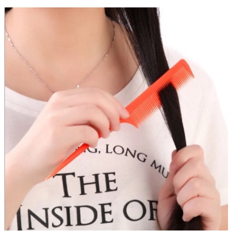 Lược mini chải đầu đuôi nhọn (Shop giao màu ngẫu nhiên)