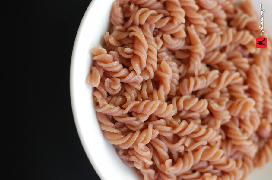 Twisted shape brown rice noodles