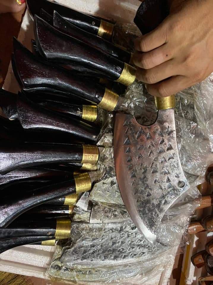 dao chặt thần thánh