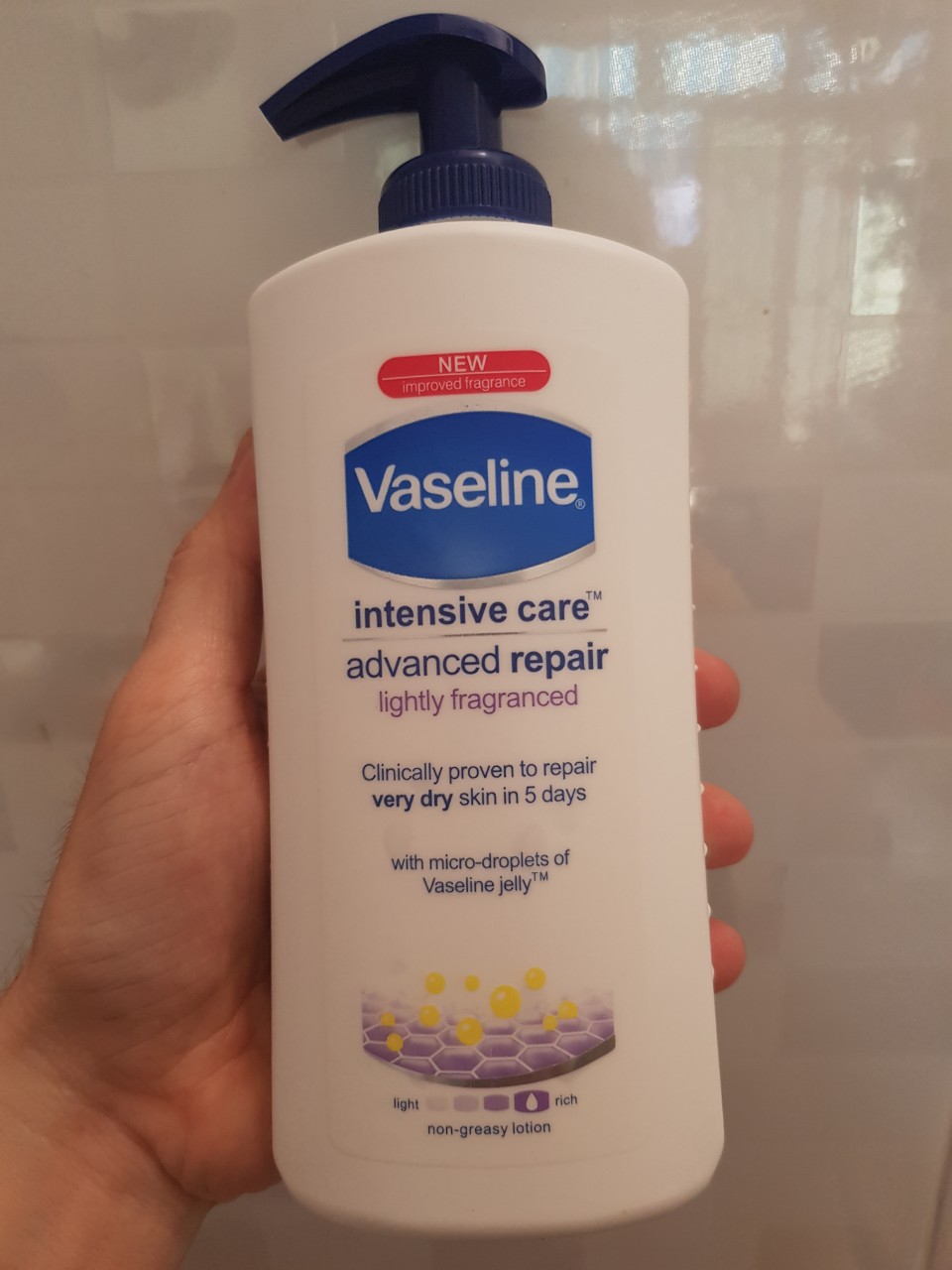 Dưỡng thể chống nắng Vaseline 400ml