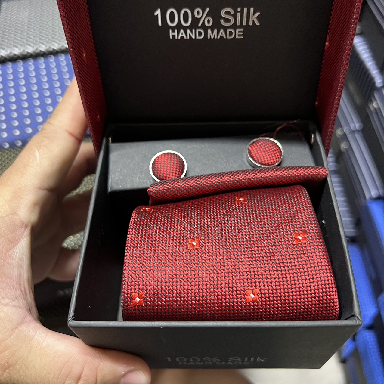 [HCM]Cà vạt nam 8cm hộp quà tặng kèm khăn túi véc và nút cài măng sét