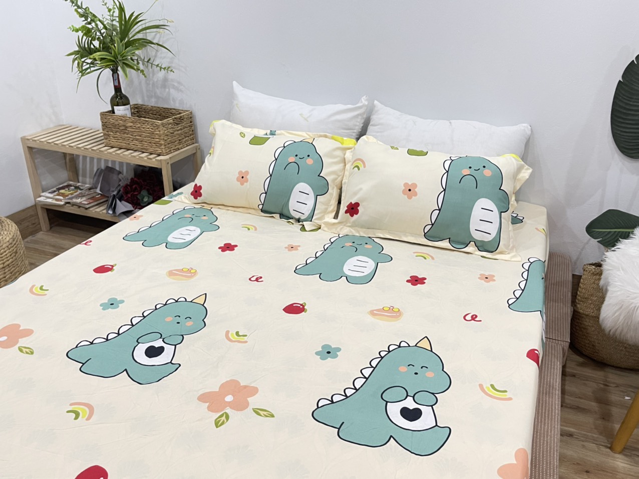 Set Ga Gối Mẫu Khủng Long Cà Chua CHM47 ( Gồm 1 ga bo chun, 2 vỏ gối nằm và 1 vỏ ôm )