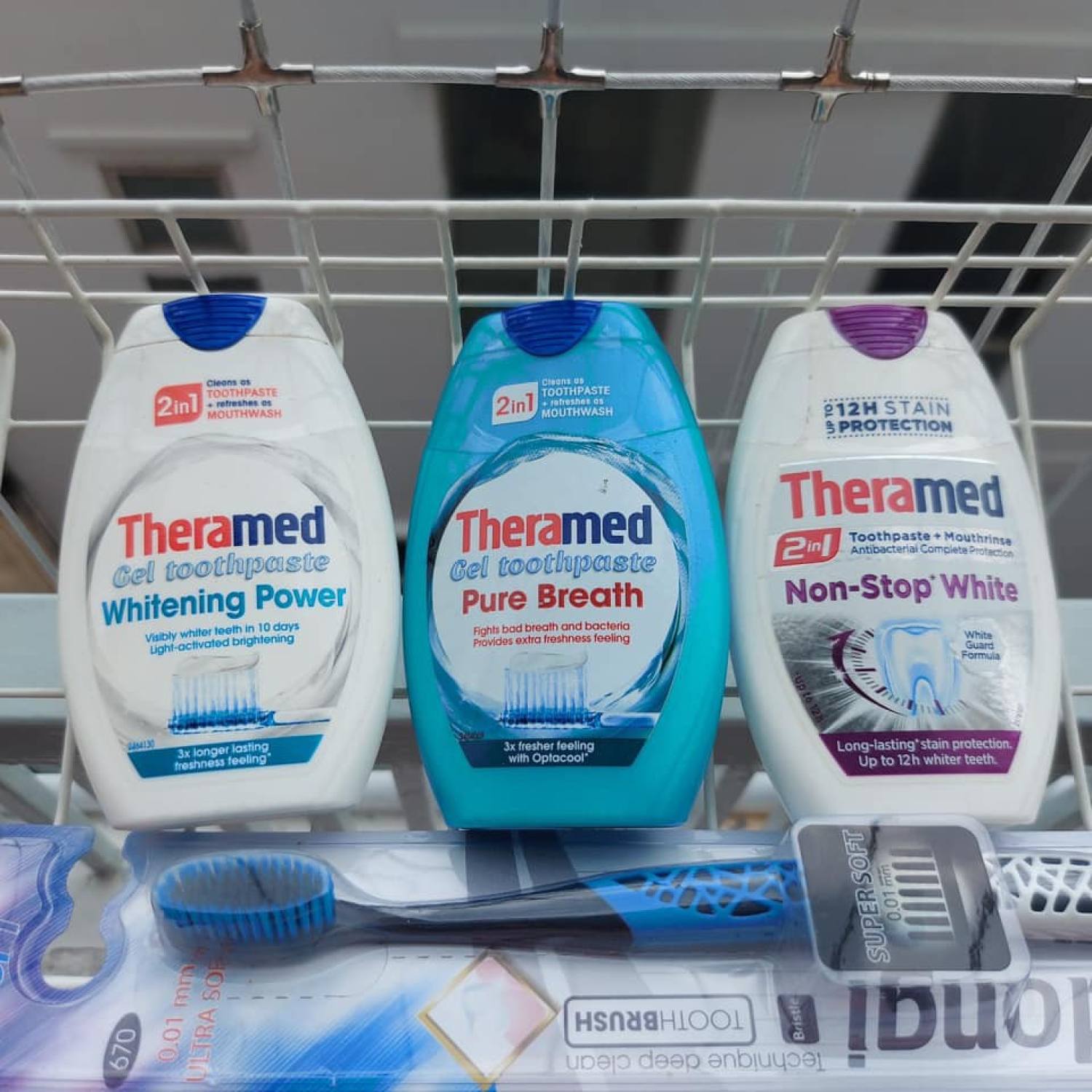 Kem đánh răng Theramed 2in1 Đức Dạng ống tròn