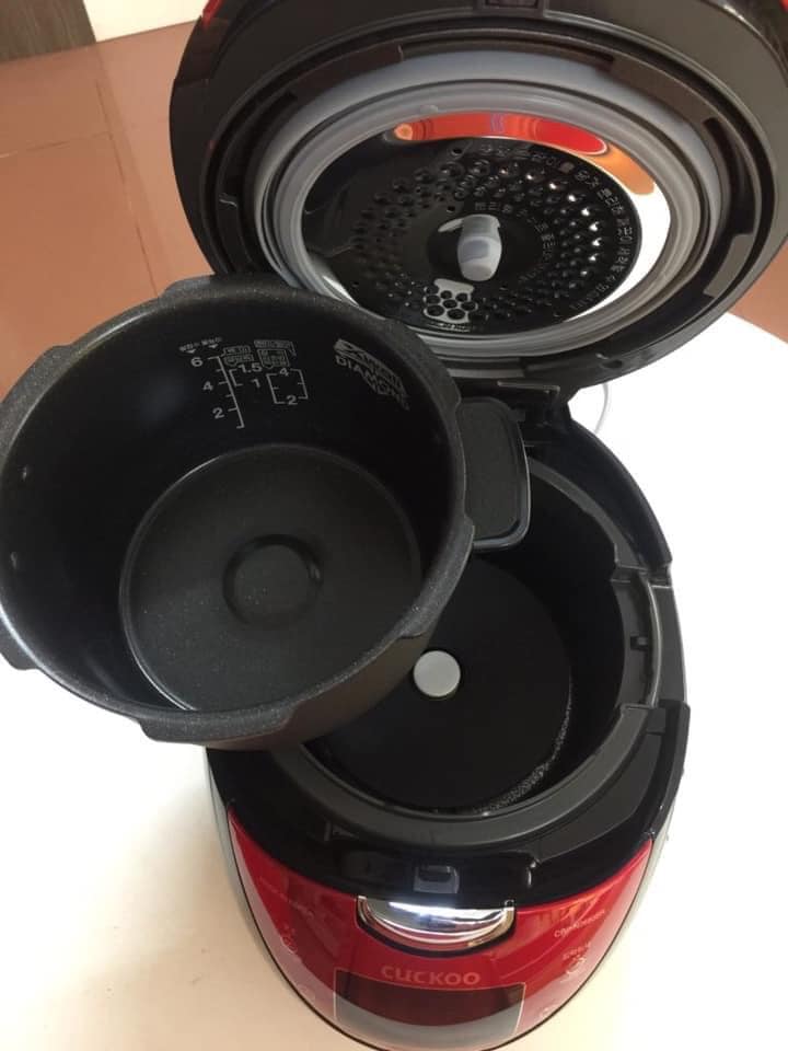 Nồi Cơm Áp Suất Điện Tử Cuckoo CRP-N0680SR (Nội Địa Hàn)