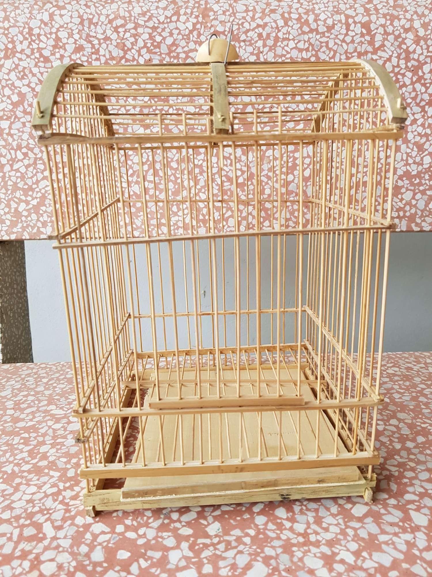 Lồng nuôi chim khuyên chất liệu tre