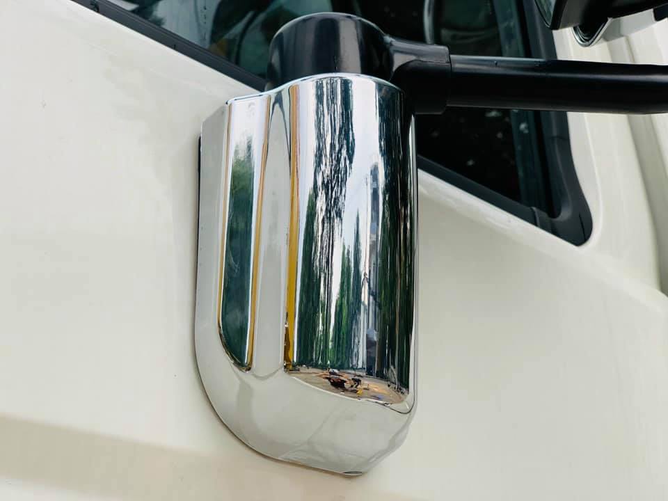 Ốp chân gọng gương cho Hino 500 ( 1 bộ gồm 2 cái )