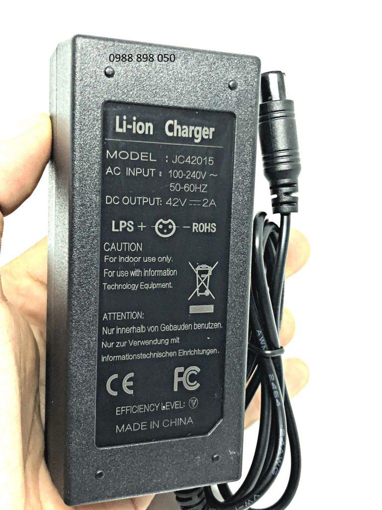 dây sạc xe cân bằng