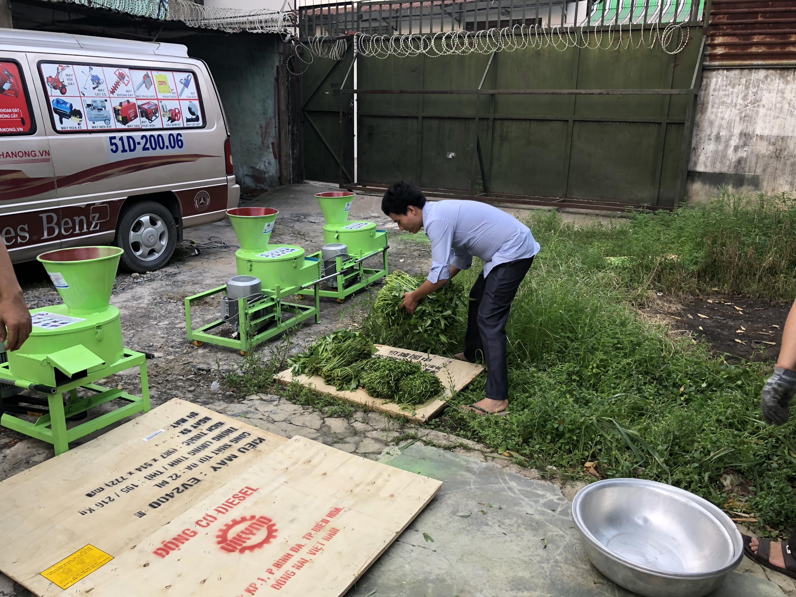 Máy băm chuối, rau củ đa năng cho vật nuôi loại cải tiến mẫu mới