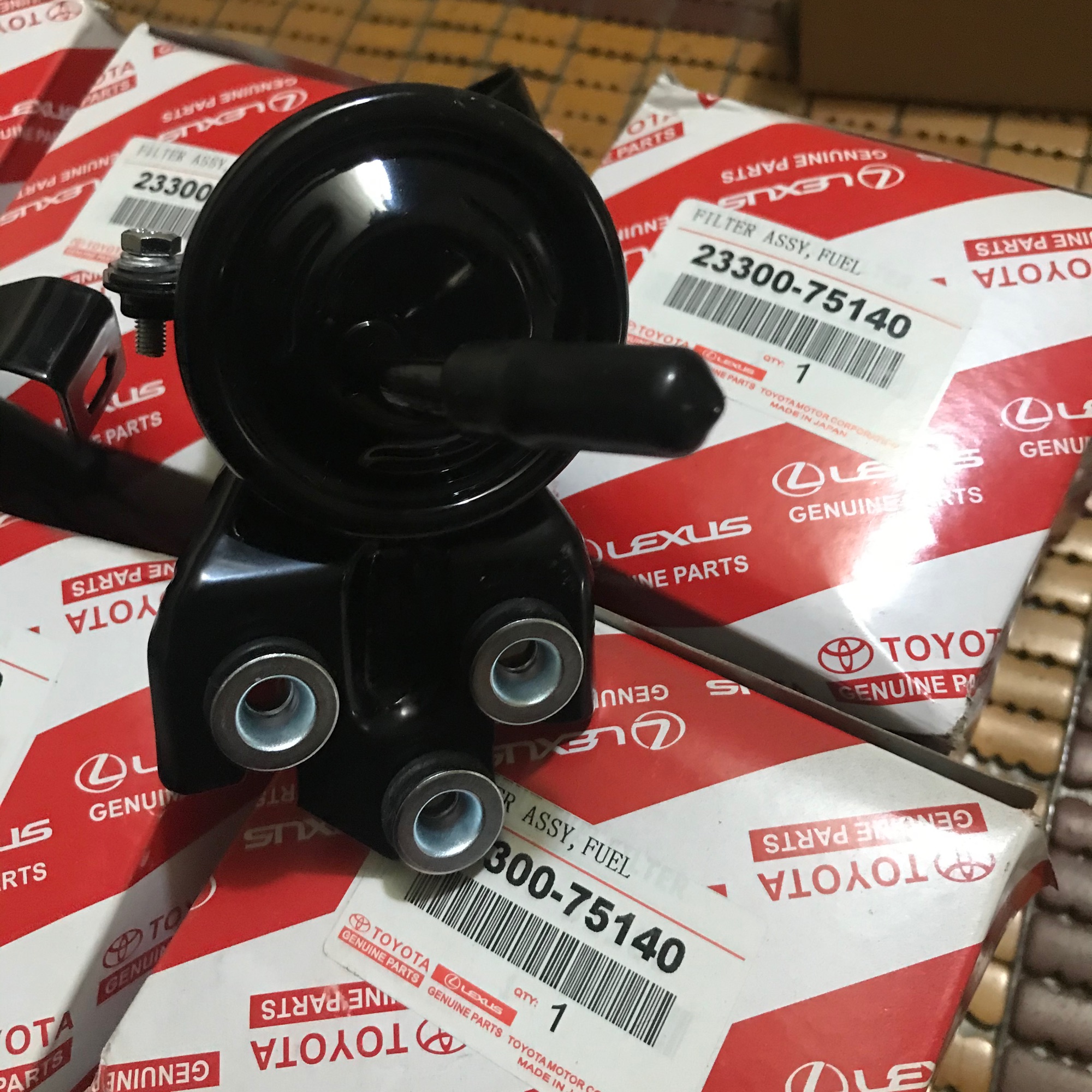 [HCM]Lọc Xăng TOYOTA INNOVA FORTUNER  MADE IN JAPAN