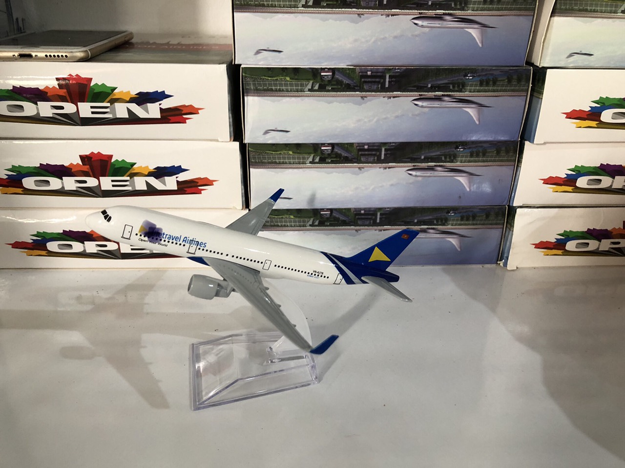 Mô hình máy bay Vietravel 16cmMô hình máy bay+ đế trưng bày
