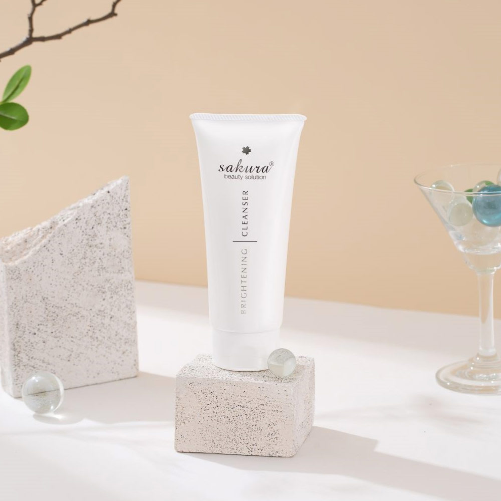 Sữa rửa mặt trắng da Sakura Brightening Cleanser 100ml