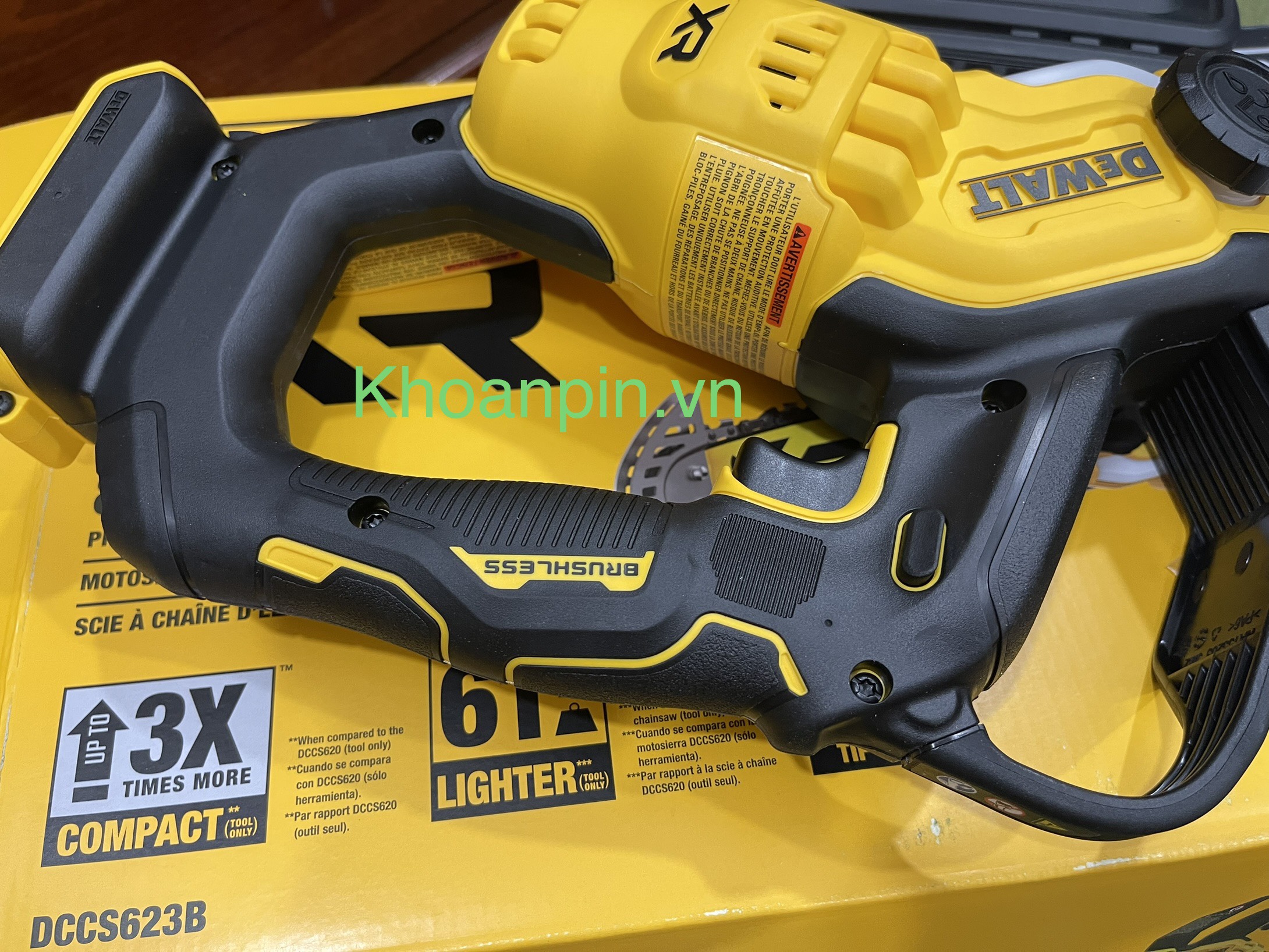 máy cưa xích dewalt dccs623