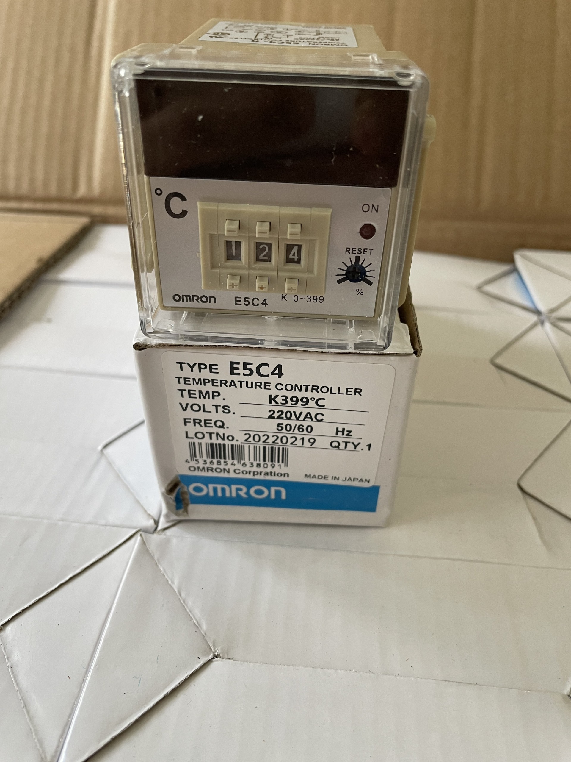 Đồng hồ nhiệt độ E5C4-R20K