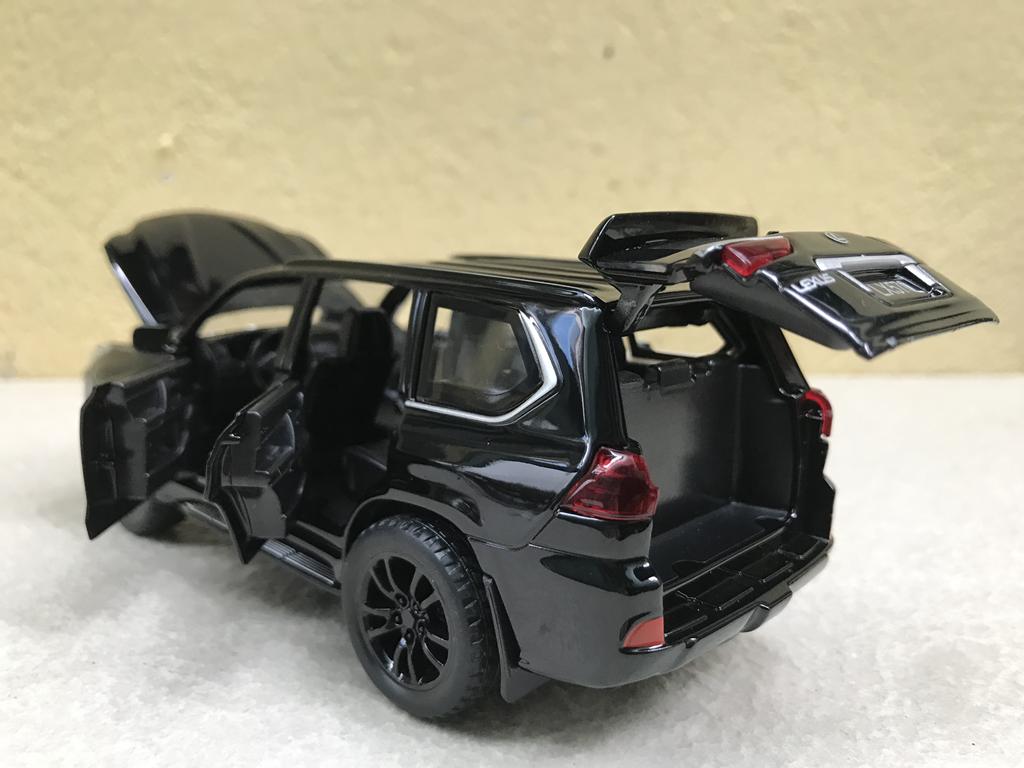 Mô hình xe LEXUS LX570 2022 1:32