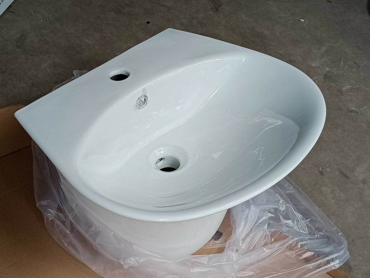 Lavabo giá gốc 3100000đ.