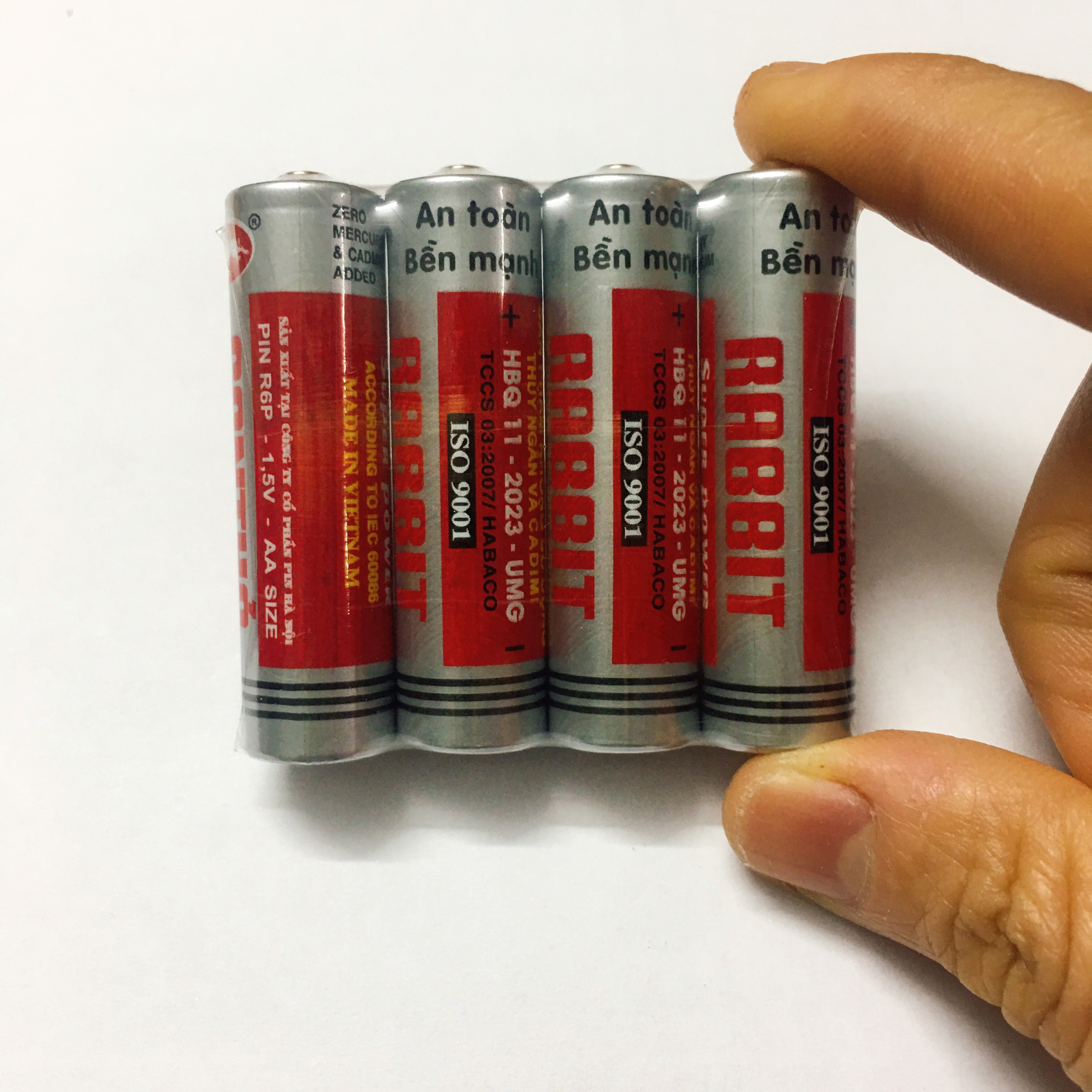 Vỉ 4 Pin con thỏ AA, cỡ lớn, AAA cõ bé, pin 1,5V