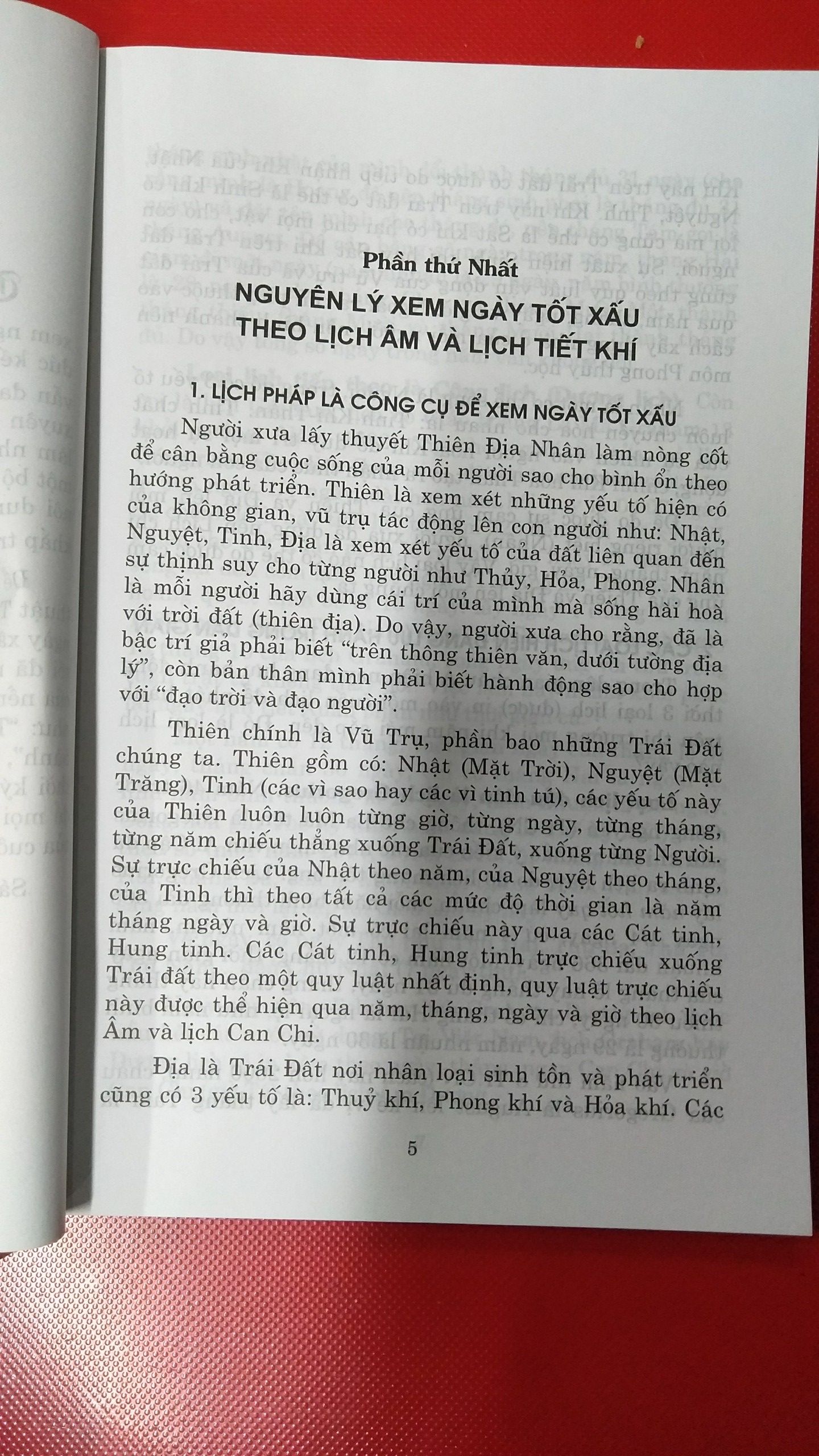 sách - cách xem ngày tốt xấu
