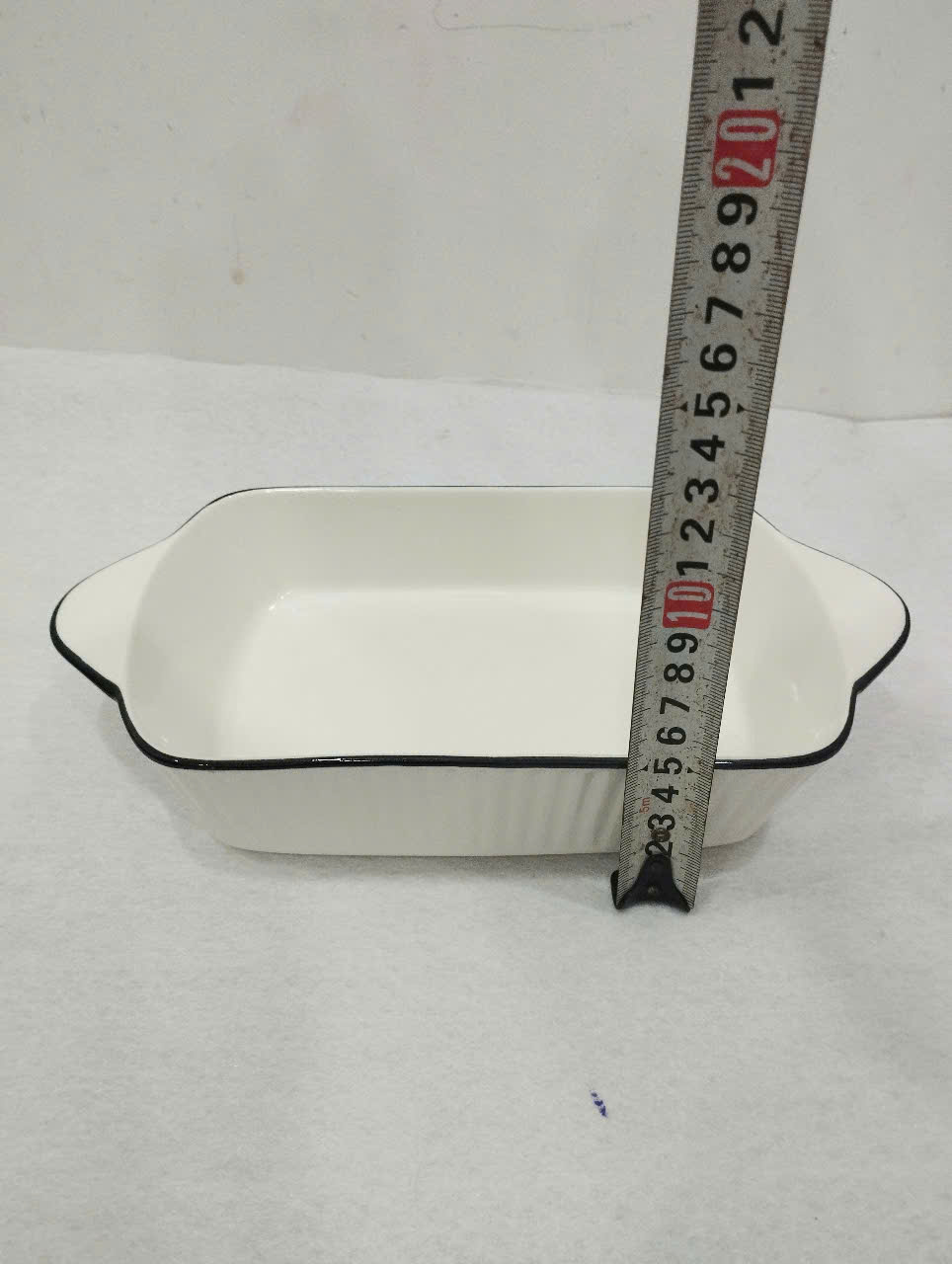dĩa sứ trắng sọc viền hình chữ nhật có tai cầm 10.5 inch