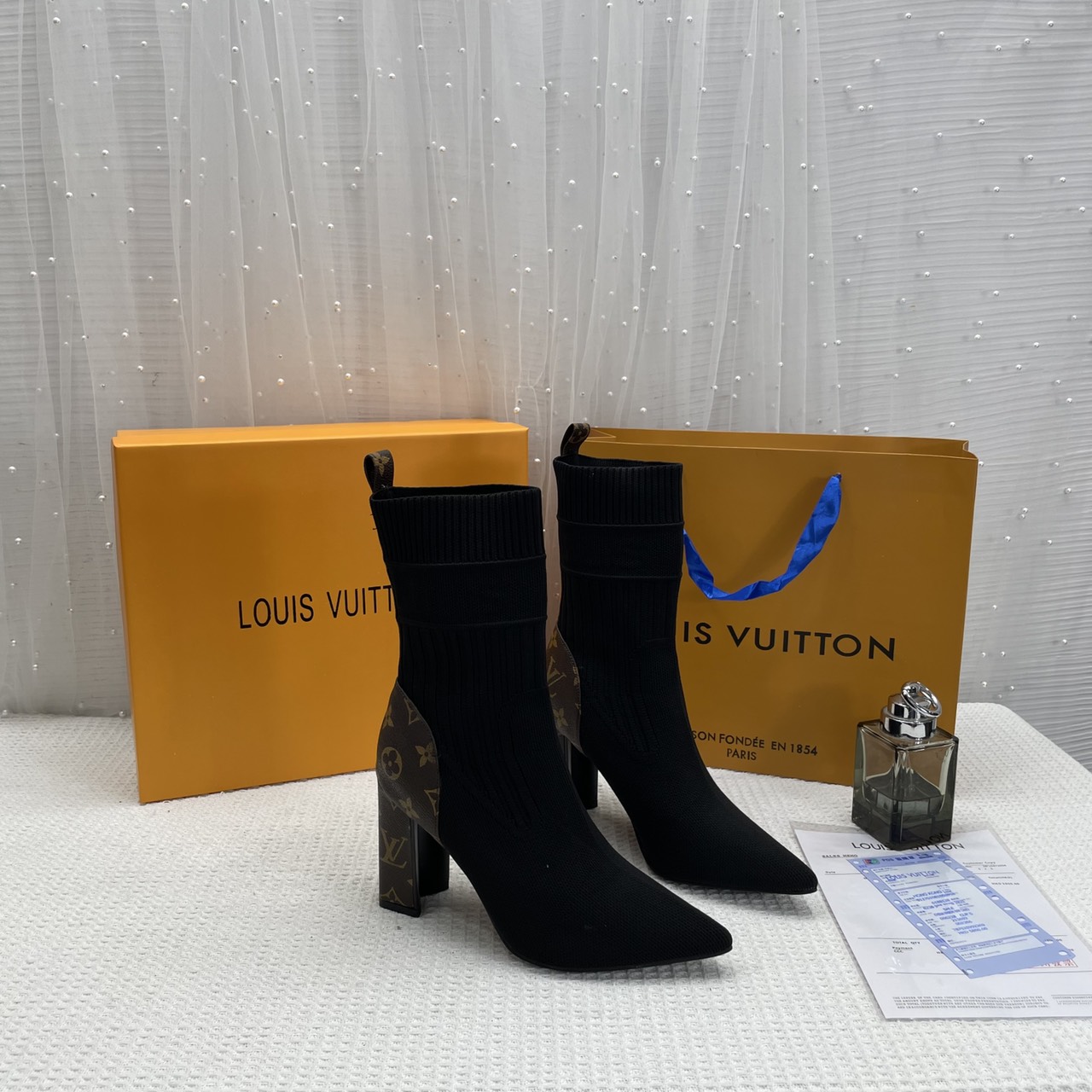 Boot len mix hoạ tiết chữ e về sll nhaaaa