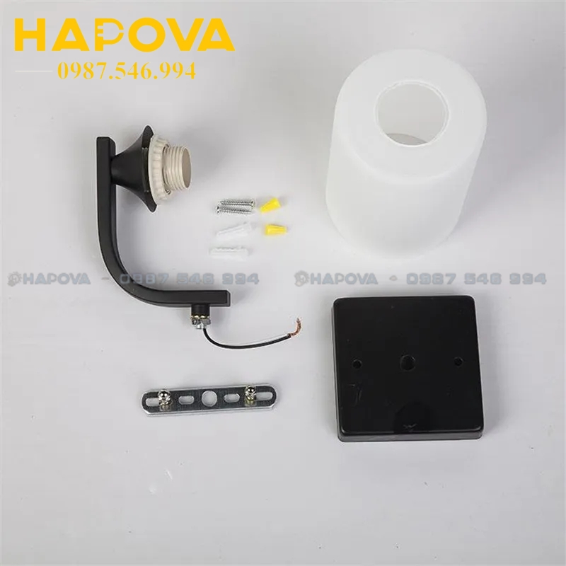 Đèn gắn tường HAPOVA TAKA 8006 màu Đen