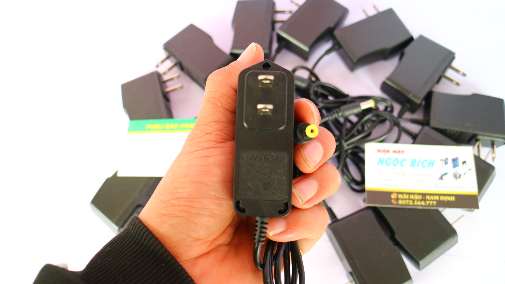 Sạc pin máy khoan pin 12V