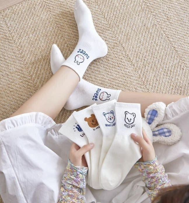 Set 5 đôi tất cao cổ họa tiết gấu trắng ,vớ nữ họa tiết gấu màu trắng