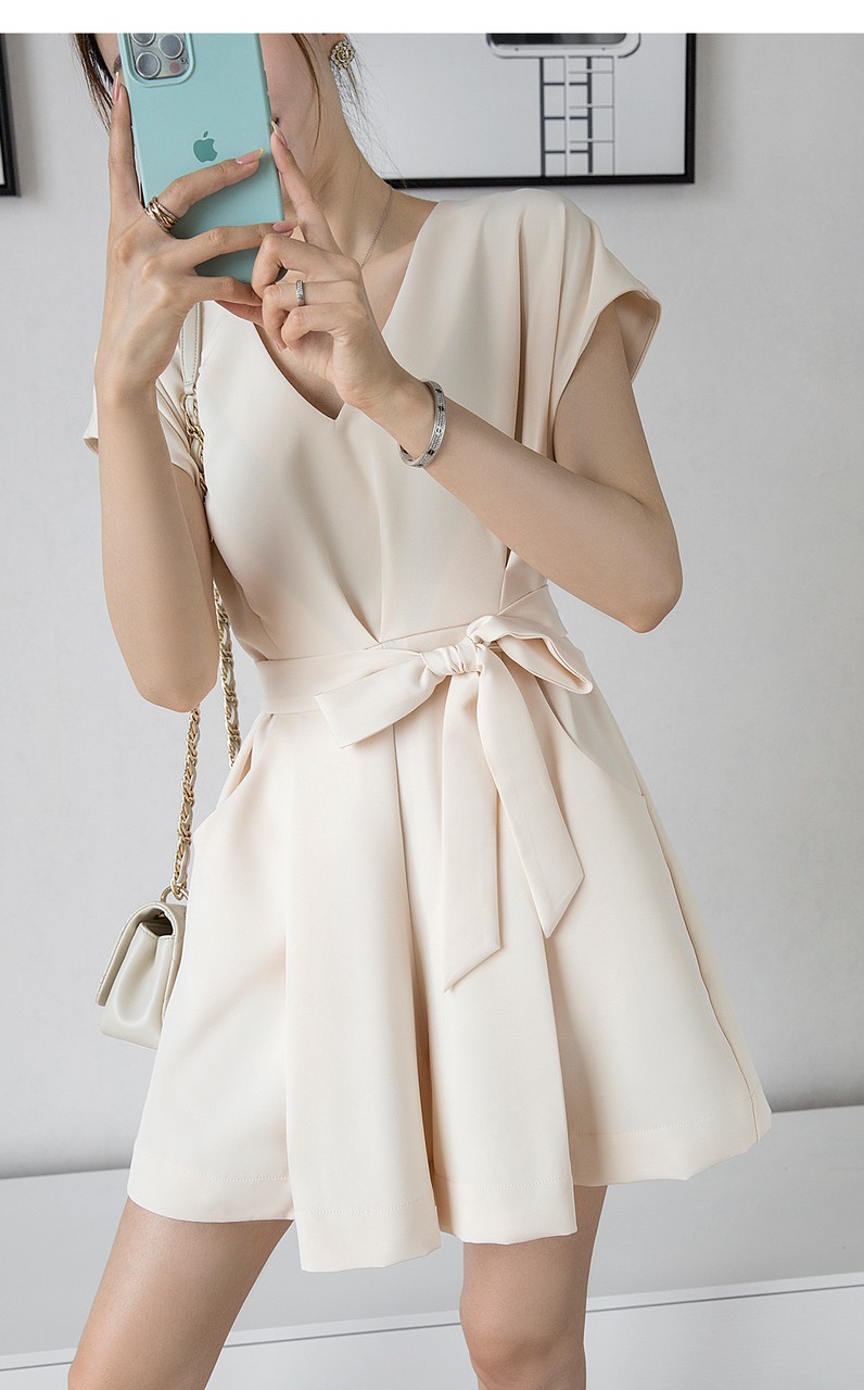 mẫu mới jumpsuit hàn quốc cổ v kèm nịt