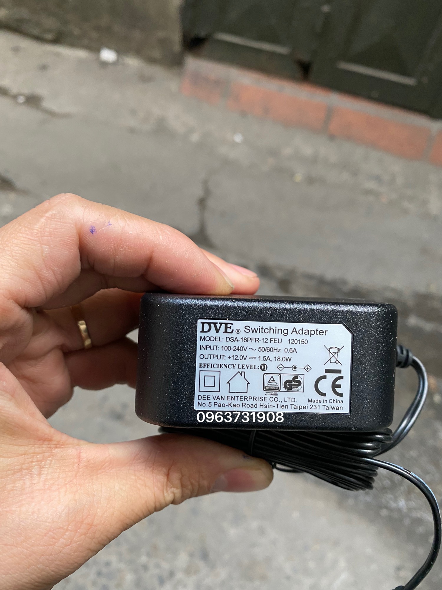 Sạc nguồn mắt camera 12V 1.5A DVE