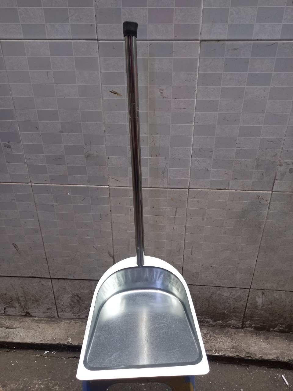 Đồ hốt rác - Cán inox dài 70 cm - MixASale