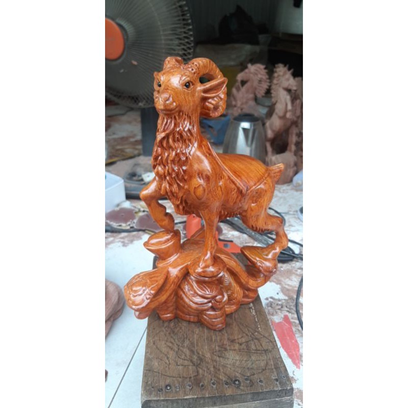 Tượng con Dê gỗ hương