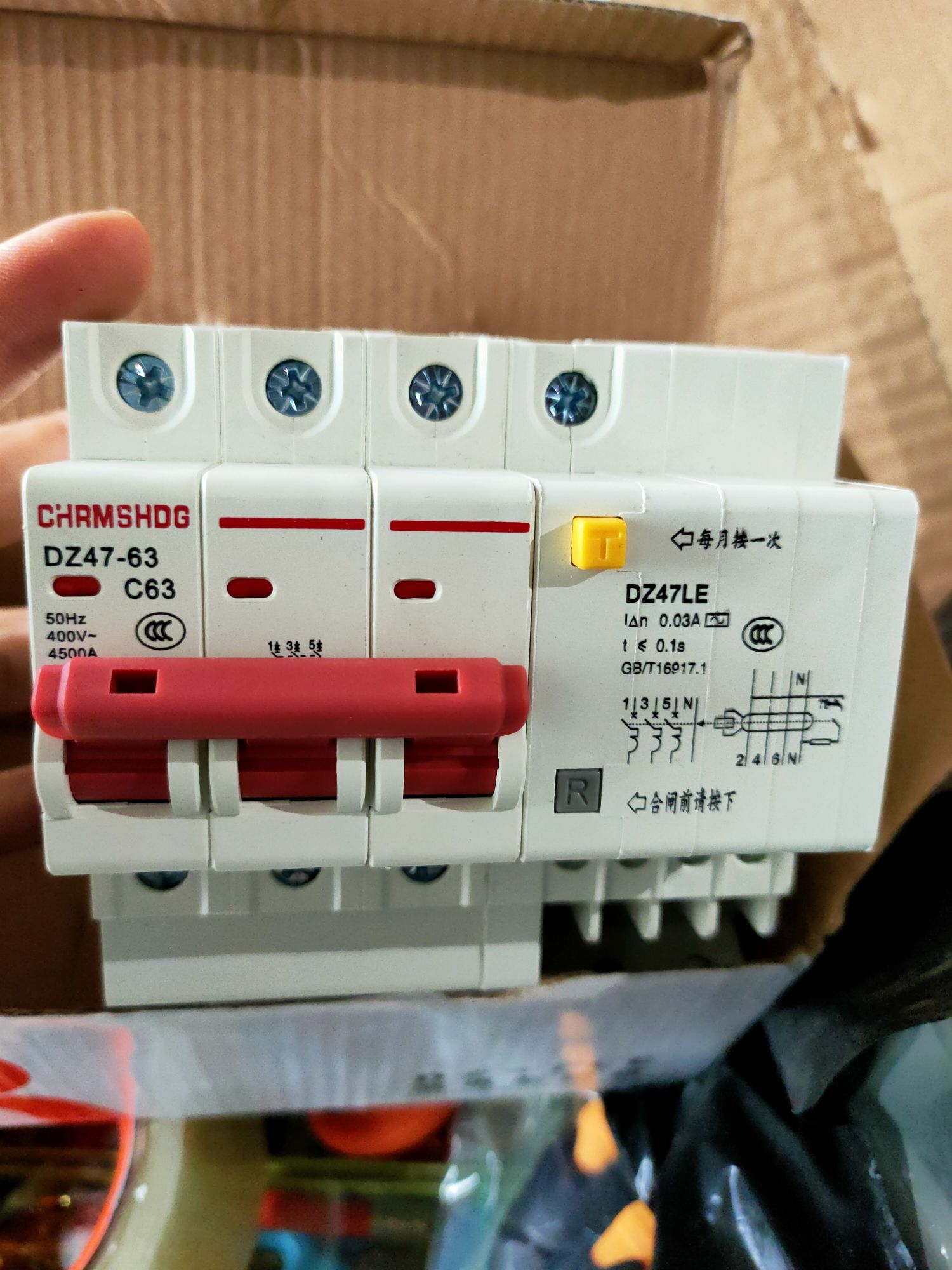 Aptomat chống giật 3 pha