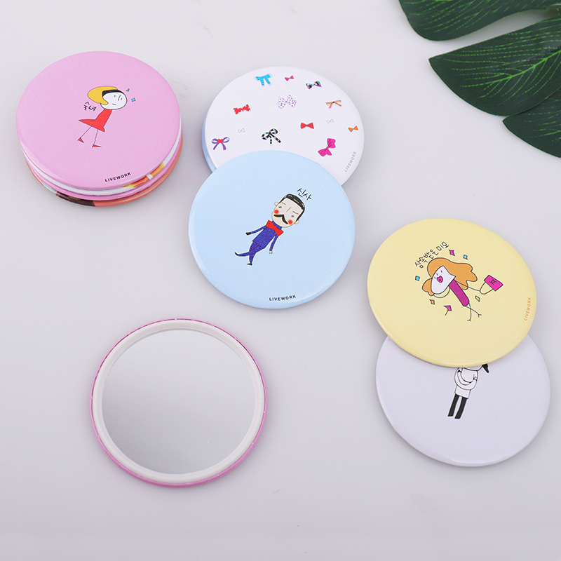 Gương trang điểm mini cầm tay