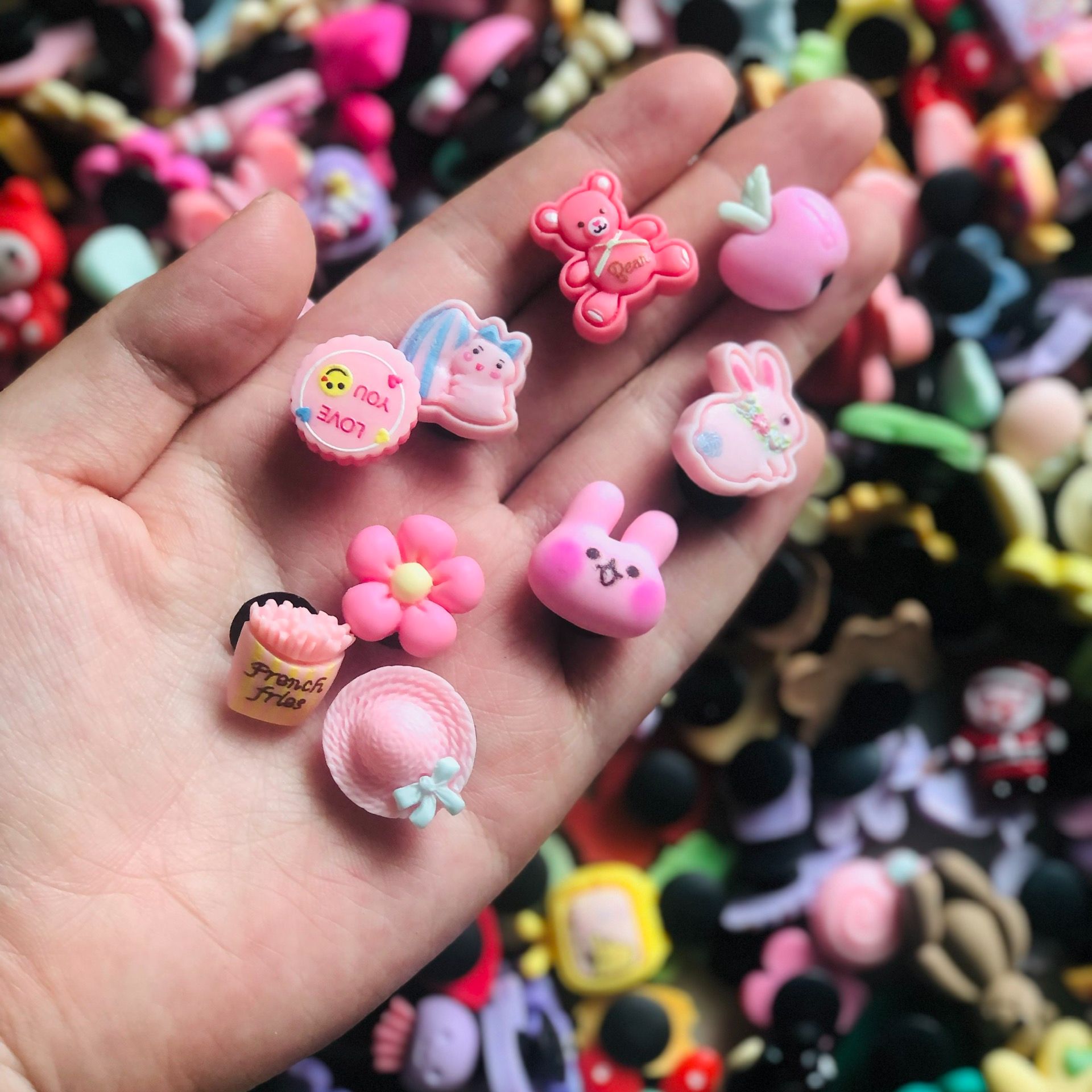 Bộ 10 STICKER CHARM JITBITZ 3D đá gắn dép sục CROSS