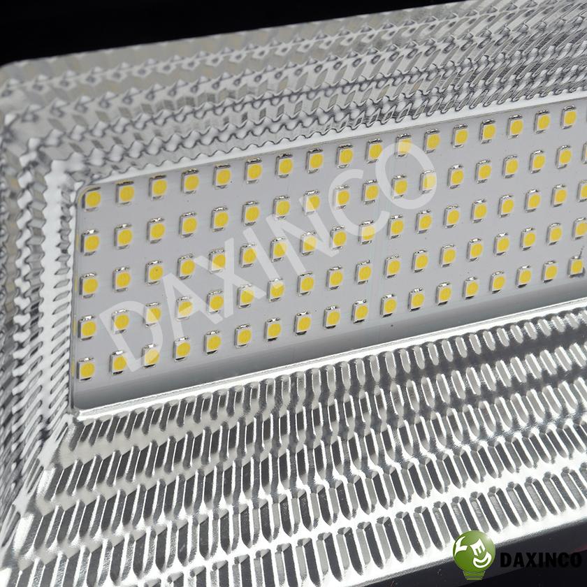 Đèn pha led 150W SMD Daxinco cho sân bóng đá