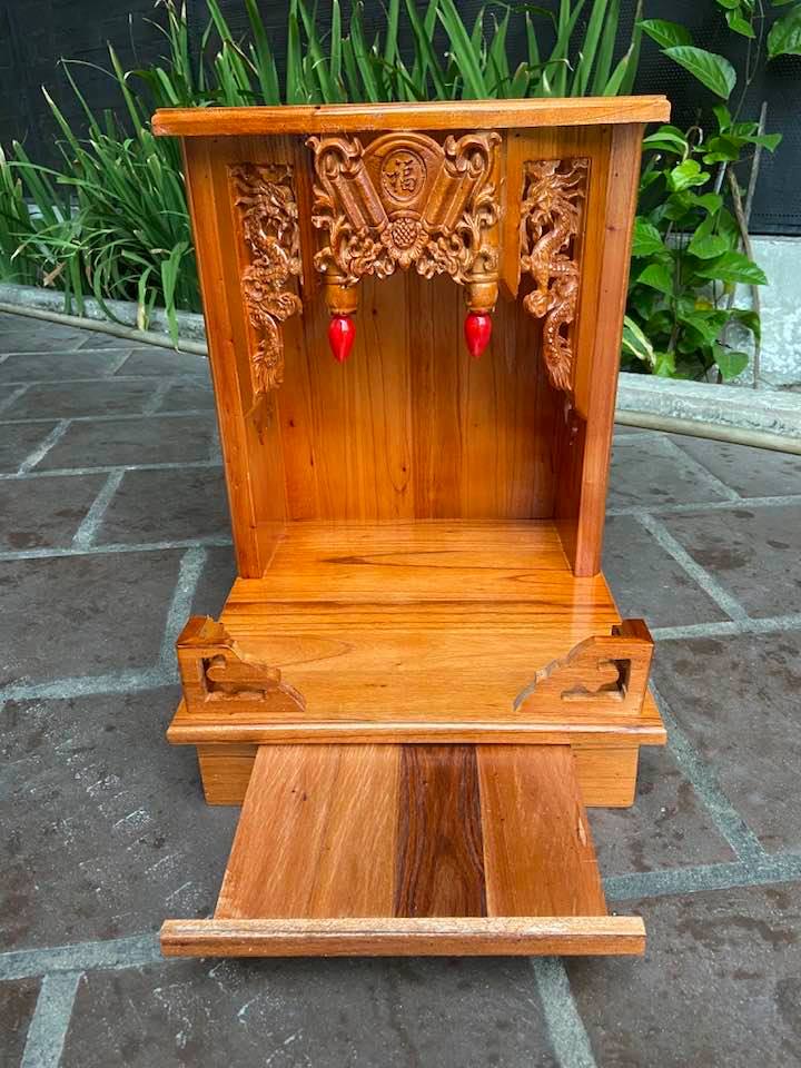 Bàn thờ thần tài gỗ xoan