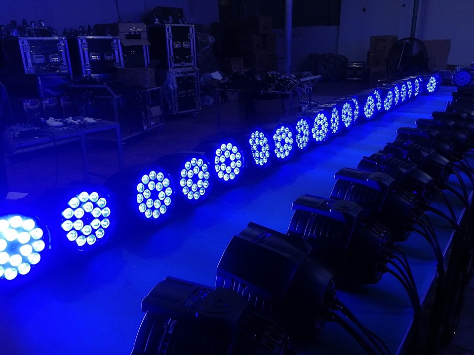 ĐÈN DTE PAR LED 18x10W 4in1 RGBW