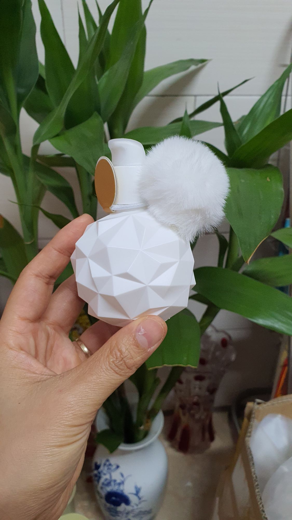 Kem dưỡng da tay nội địa trung
