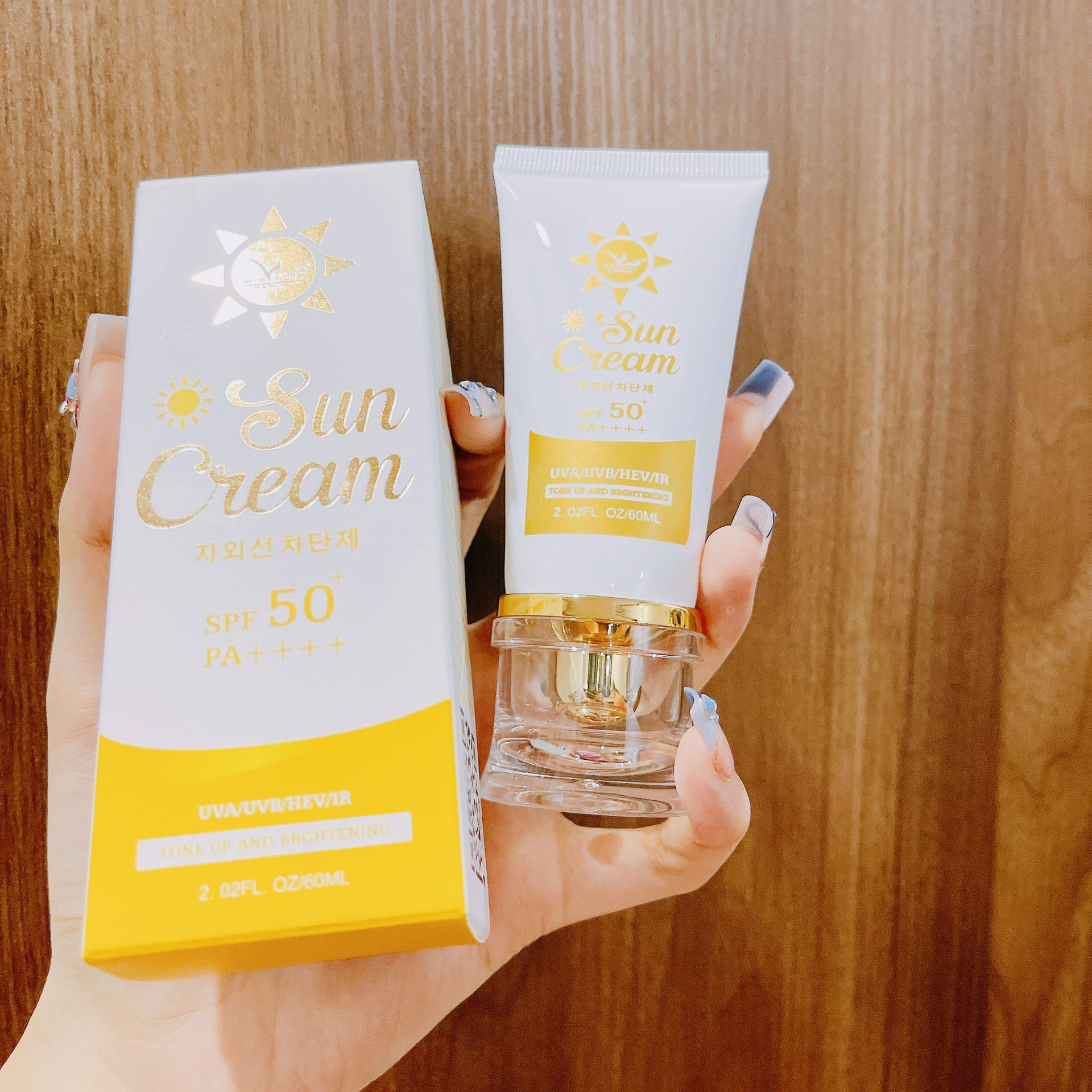 Kem Chống Nắng Vip White