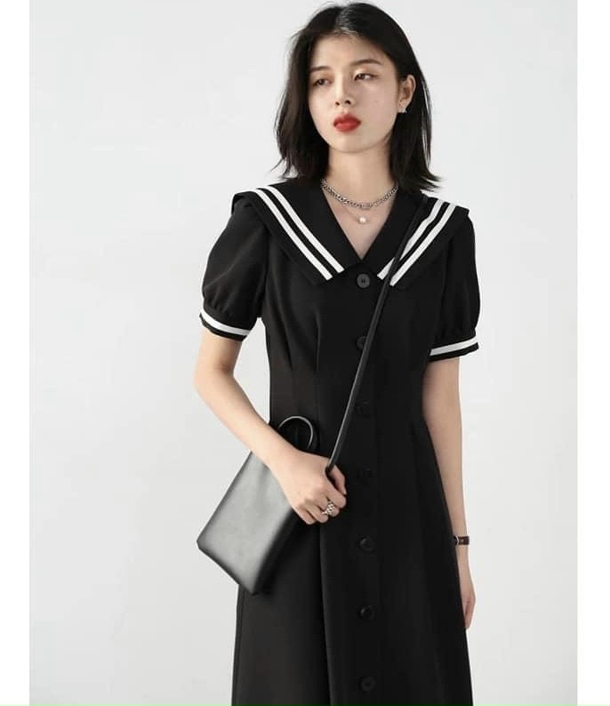 Đầm đen cổ thuỷ thủ viền trắng