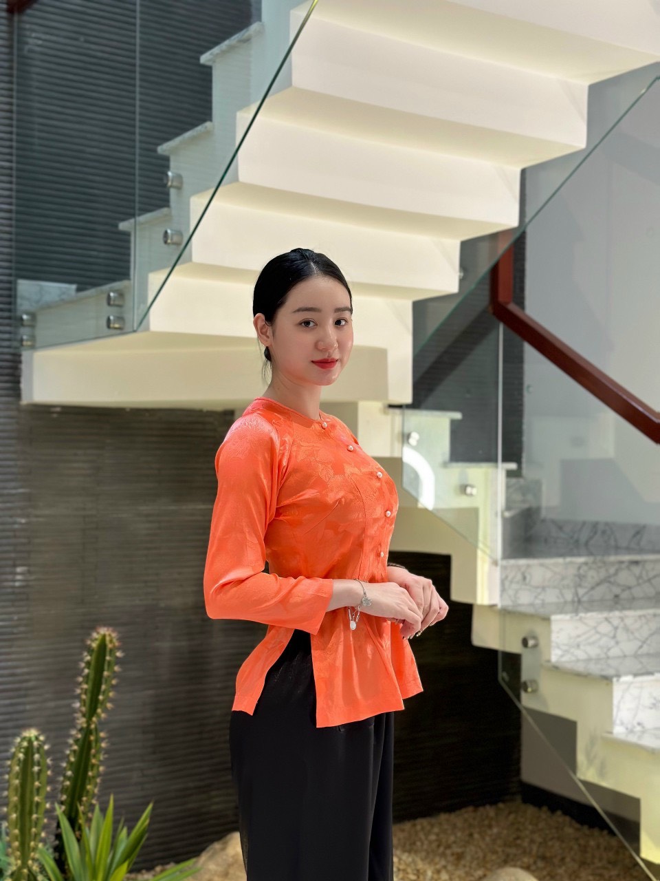 Áo bà ba cách tân gấm đồng tiền