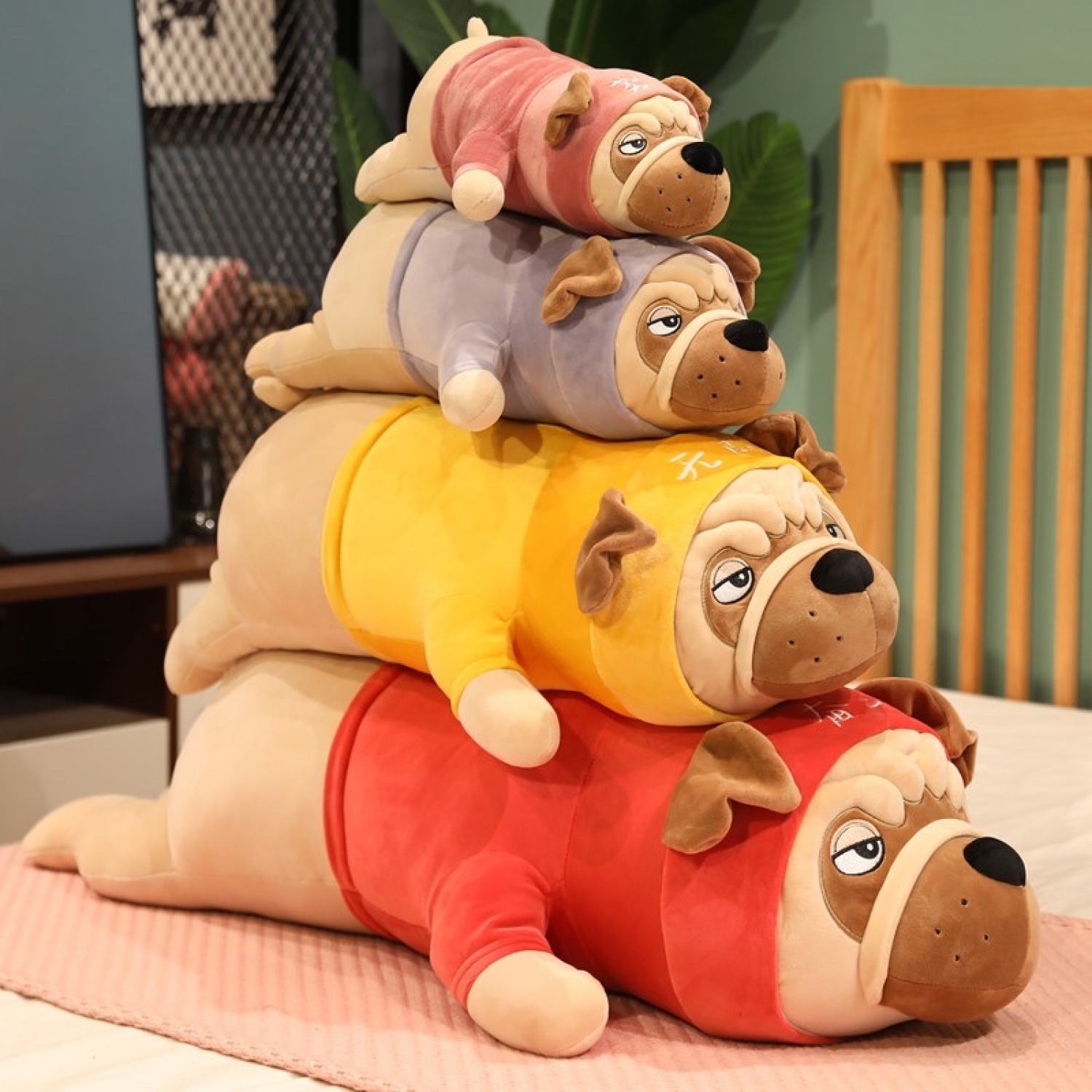 gấᴜ Bông Chó pug nằm mặc áo, Chó pull dog mặt quạo