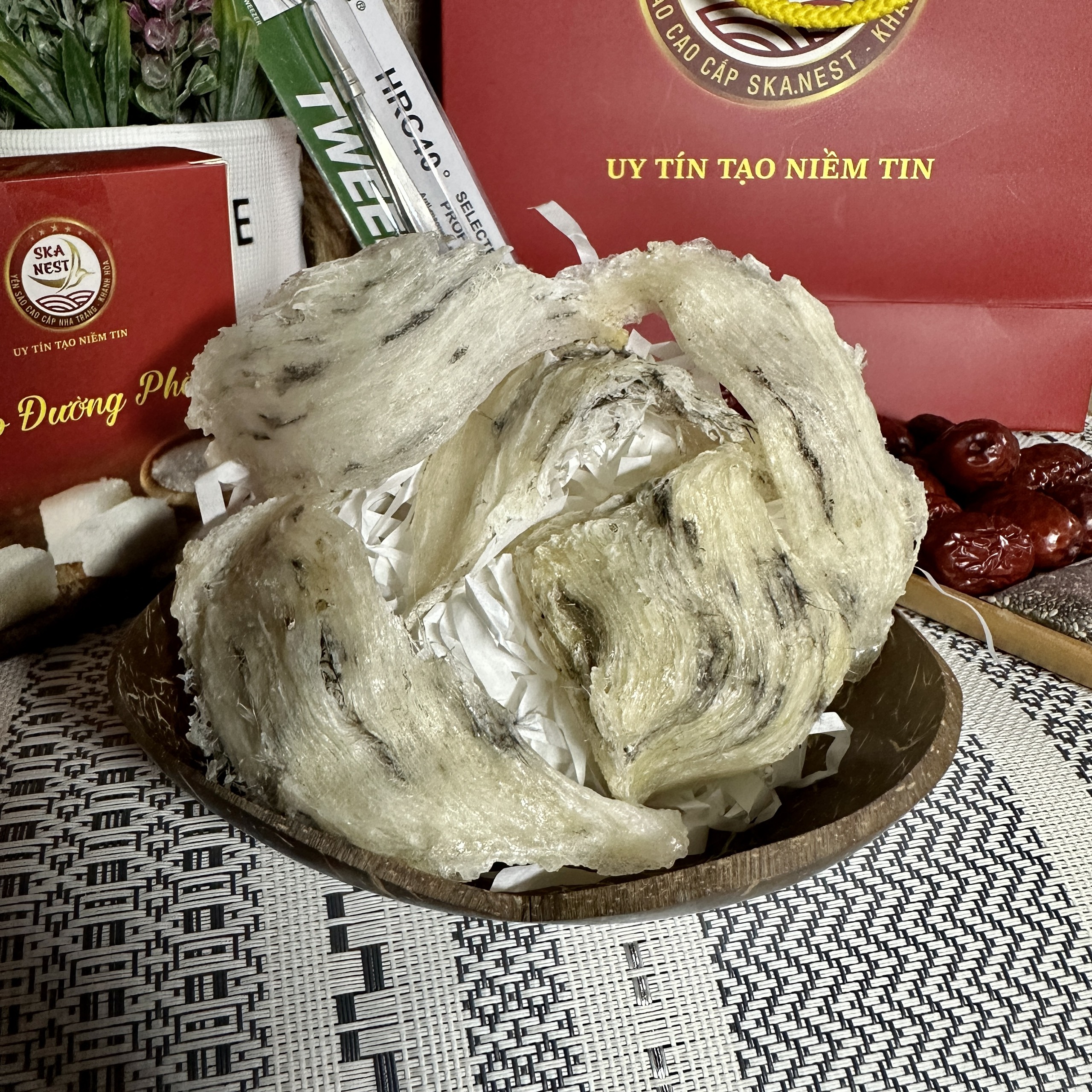 30gr Tổ yến thô vỡ Miếng - Yến Sào Thô Vỡ Nhỏ To Nguyên Chất Khánh Hòa- Tặng kèm táo đỏ, đường phèn, hạt chia