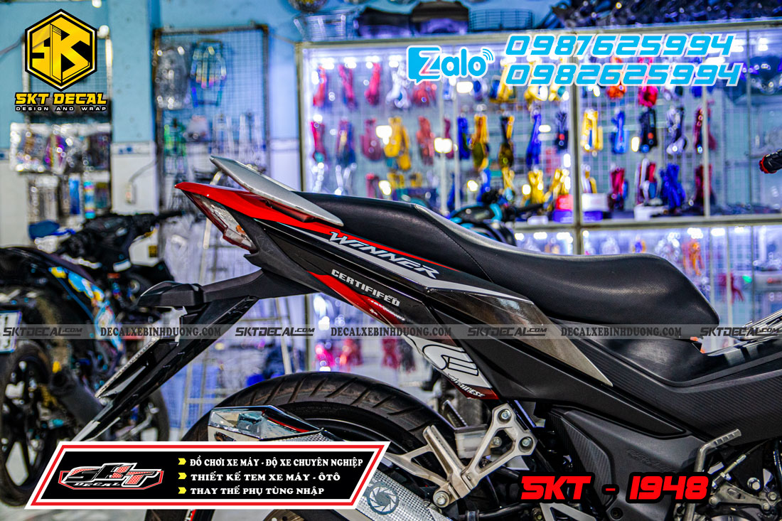 tem trùm xe winner đen đỏ chất liệu decal mccal