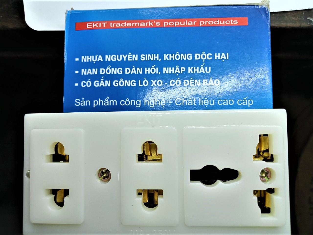 [HCM]ổ cắm 3 lỗ đa năng EKIT